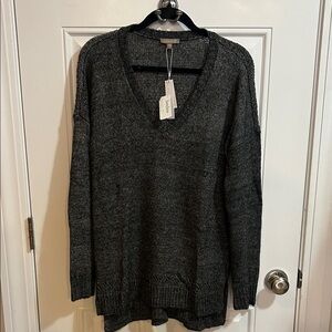 Lilla P Gray V-Neck Tunic Sweater, size large